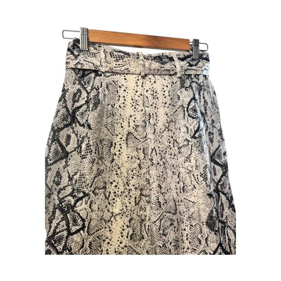 Moon River Snakeskin Print Pants with Belt – NWT – Size M - Picture 4 of 7